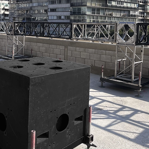 MONTAJE DE CANTILEVER EN TECHO, CON TRUSSES MD Y TRUSS MK MOTHER TRUSS, CON CONTRAPESOS PARA CONTROL DE CARGAS