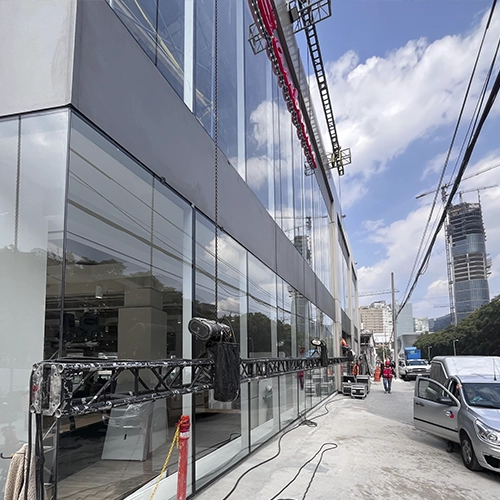 VISTA DEL MONTAJE ESTRUCTURAL PARA PANTALLA EN CANTILIVER