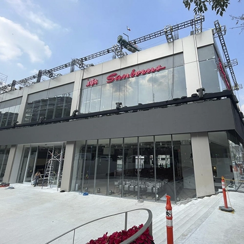 ARMADO DE ESTRUCTURA Y BALANCEO CON CONTRAPESOS PARA PANTALLA DE 41.27 METROS