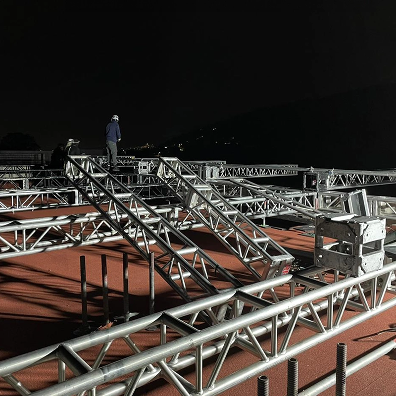 MONTAJE DE CANTILEVER Y SISTEMA KABUKI PARA DEVELACIÓN DE EDIFICIO PORSCHE TOLUCA