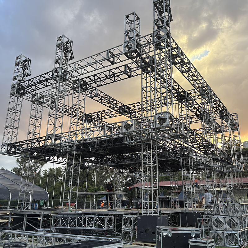 HOSPITALITY DISEÑADO CON TRUSSES MD DE 2 NIVELES DE 11.80 X 12.82 MTS