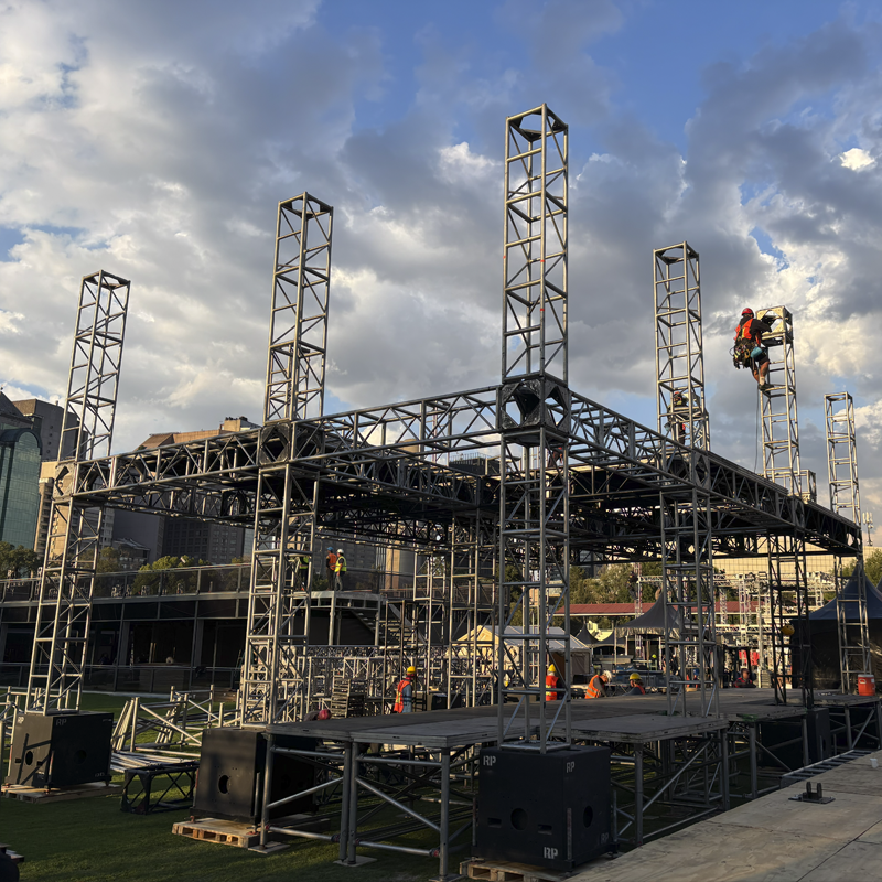HOSPITALITY DISEÑADO CON TRUSSES MD DE 2 NIVELES DE 11.80 X 12.82 MTS