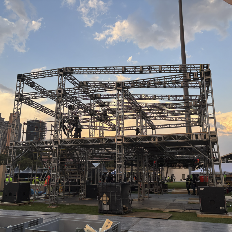 HOSPITALITY DISEÑADO CON TRUSSES MD DE 2 NIVELES HS-N2-10.67*10.36MTS