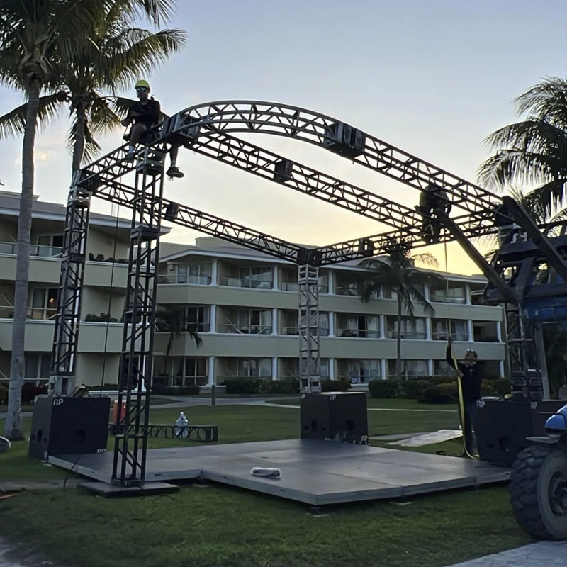 HOSPITALITY DIAMANTE DISEÑADO CON TRUSSES MK CON CANTILIVER