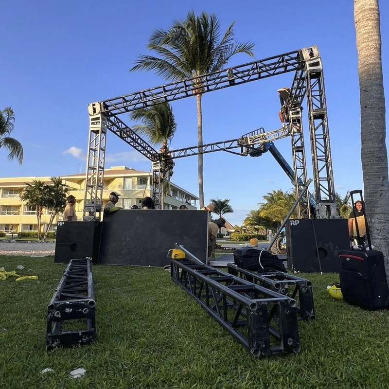 HOSPITALITY DIAMANTE DISEÑADO CON TRUSSES MK CON CANTILIVER