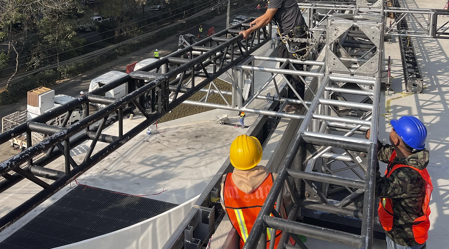 ARMADO DE CANTILEVER PARA PANTALLA DE ALTA DIMENSIÓN