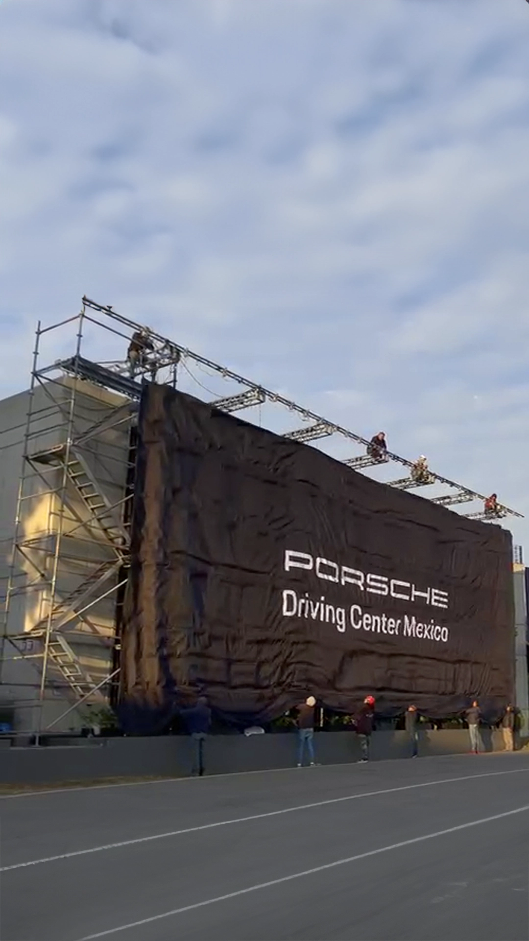 DETALLE DEL MONTAJE DE CANTILEVER, SOPORTES Y CONTRAPESOS PARA CAÍDA DE TELÓN