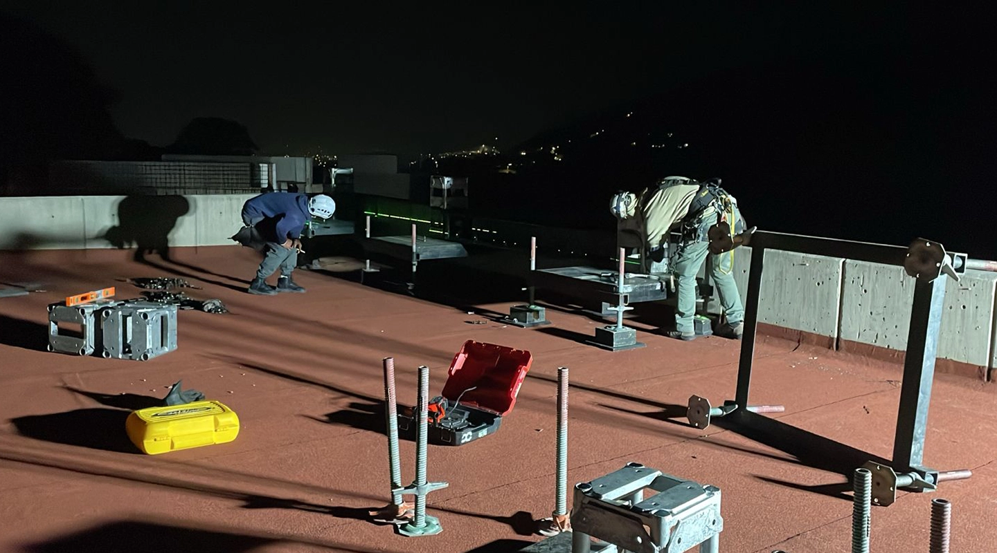 AJUSTE DE CONTRAPESOS Y ESTRUCTURA PRINCIPAL PARA MECANISMO DE TELÓN