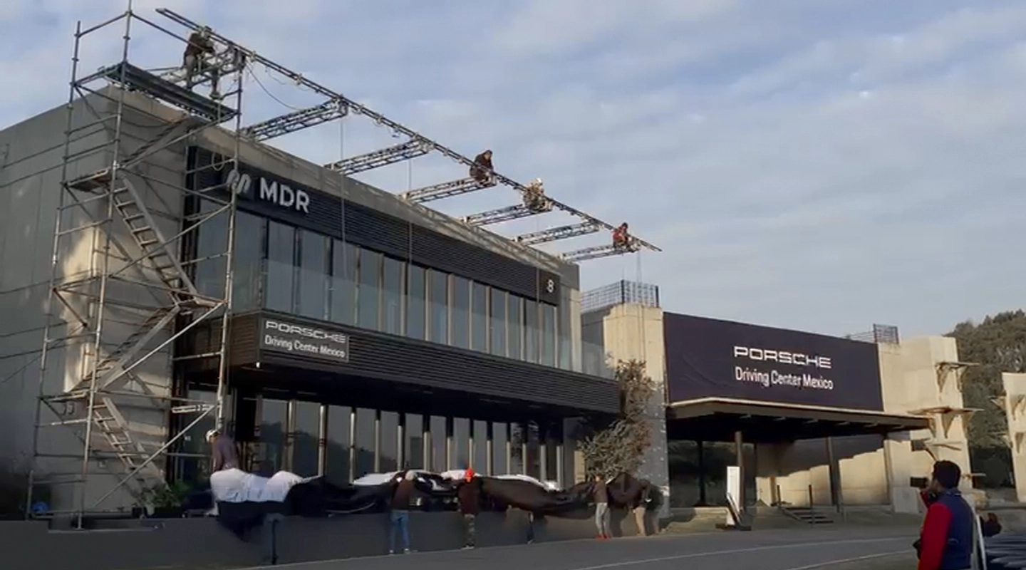 ENSAMBLE TÉCNICO DE ESTRUCTURA Y CONTRAPESOS PARA DEVELACIÓN DEL NUEVO EDIFICIO PORSCHE