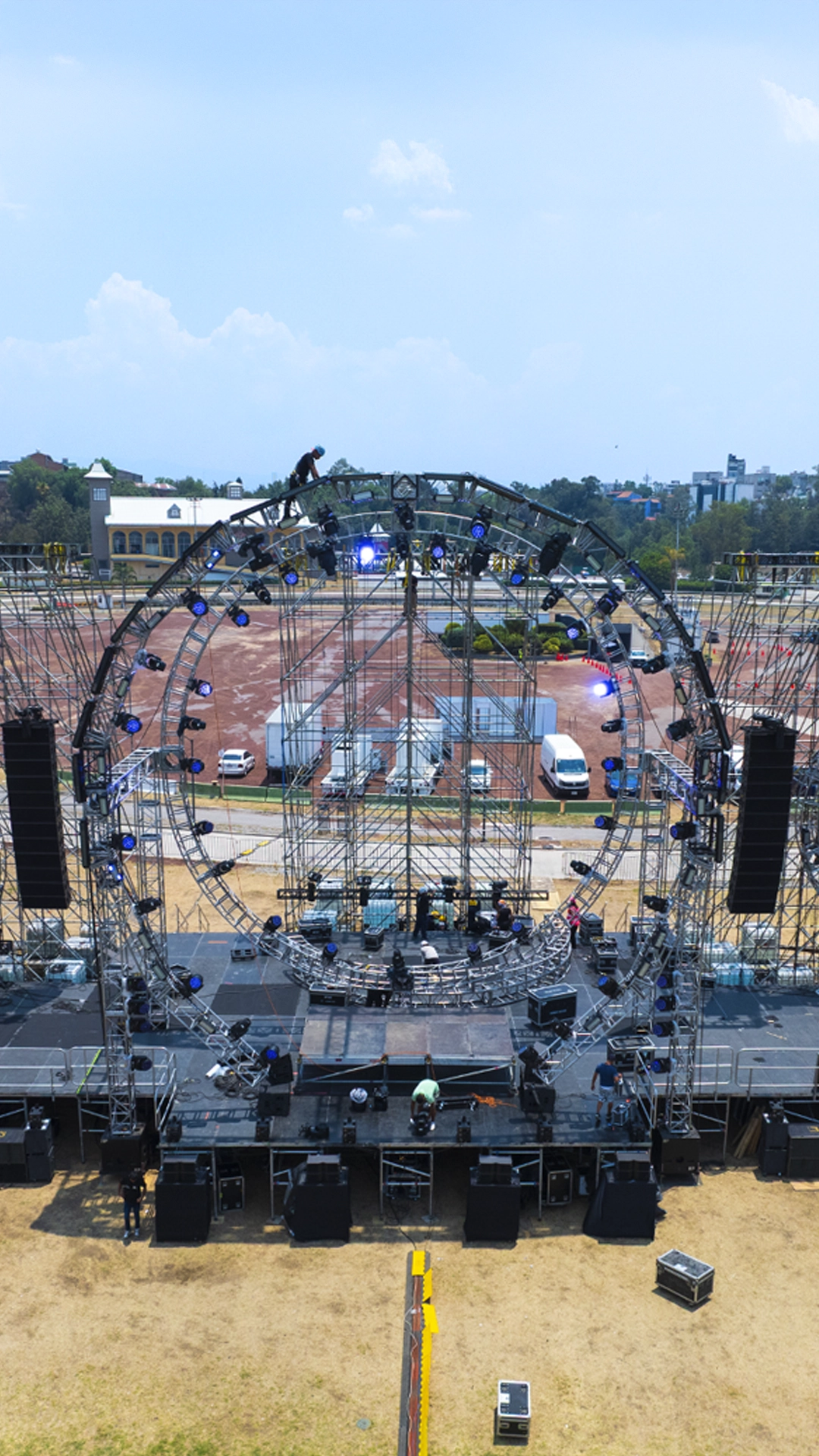 escenario de aluminio montado en Infield del Hipódromo de las Ámericas 2025 riggingplot mexico
